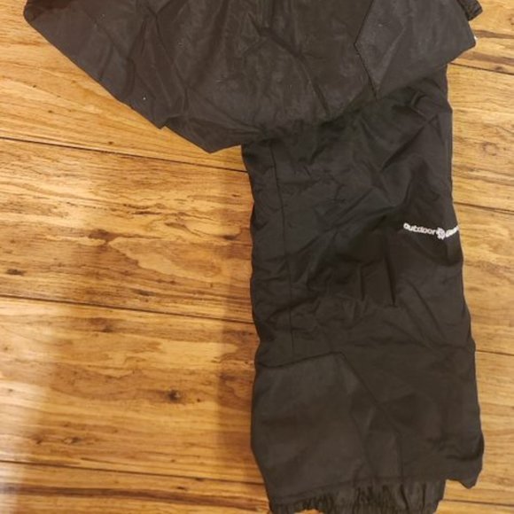 Outdoor Gear Snowbib in Black, 4T - Picture 3 of 4